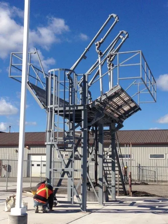 Fuel loading rack with platform