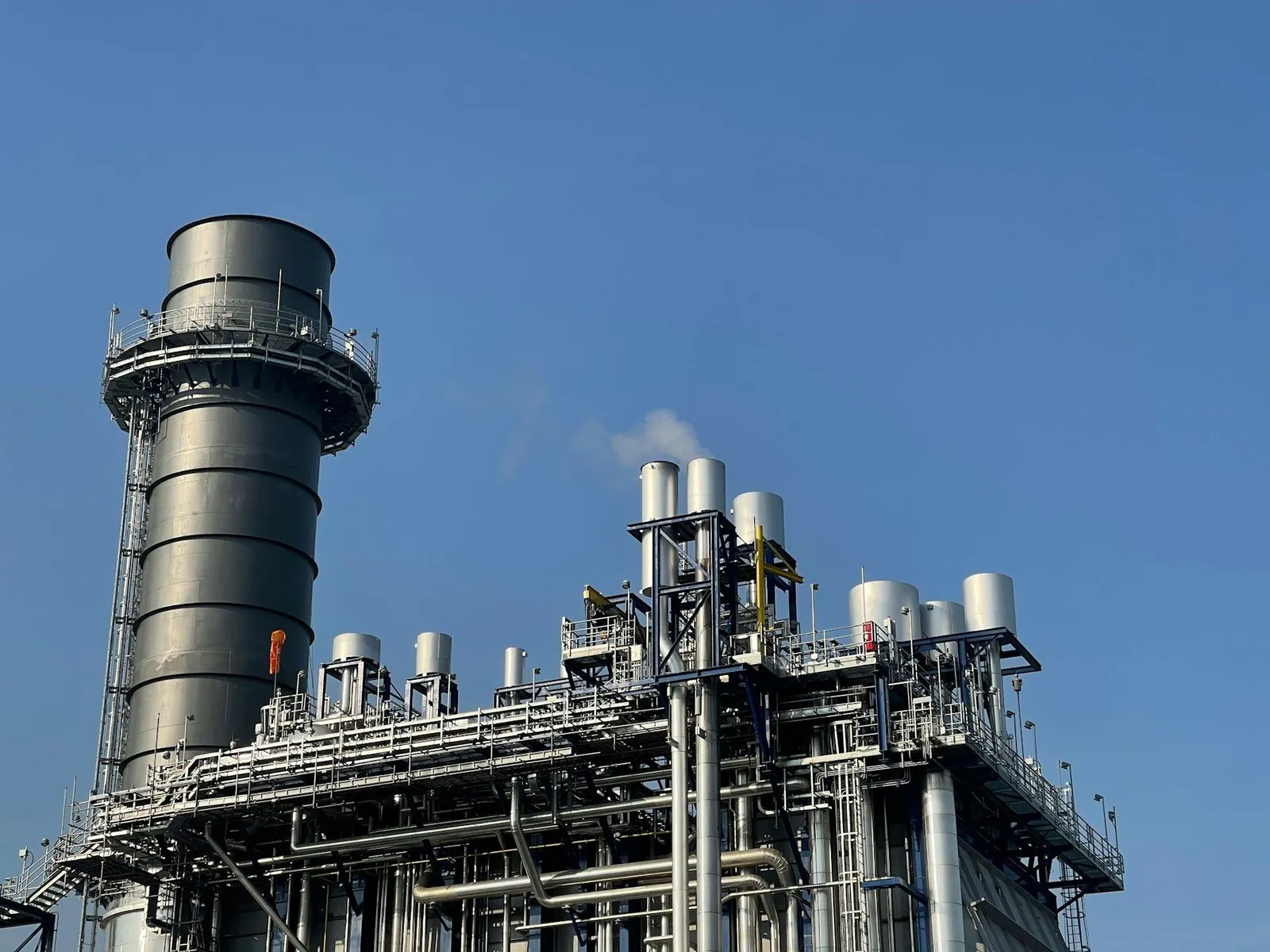 Planta de generación con turbina de gas