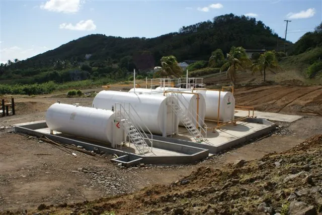 Planta de combustible en clima tropical