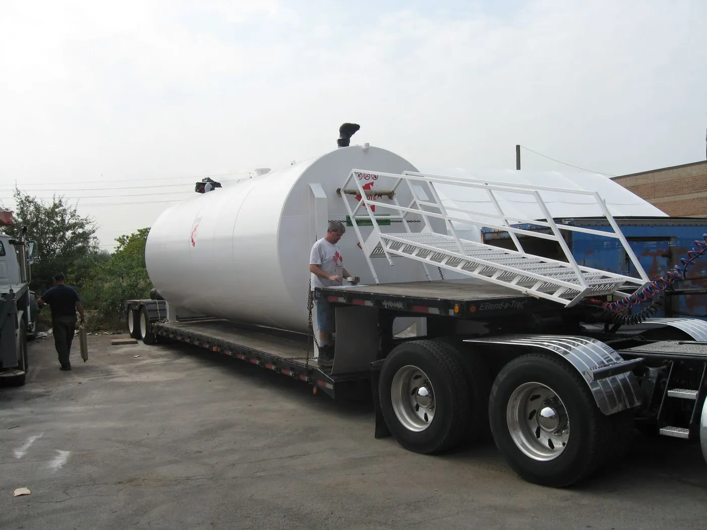 Aboveground fuel storage tank